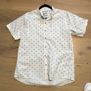 Peau De Loup short sleeve button down size 10 anchors